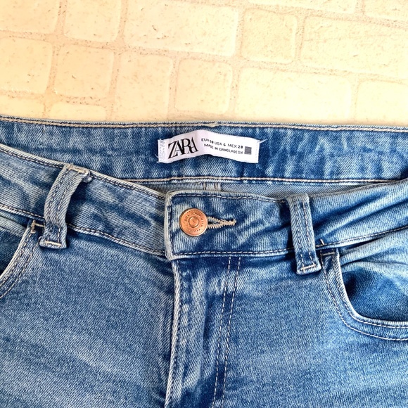 Zara Jeans - Light-wash  Size 6 - Picture 3 of 8